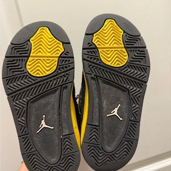 Toddler Jordans 4s Black and Yellow - Picture 5 of 5